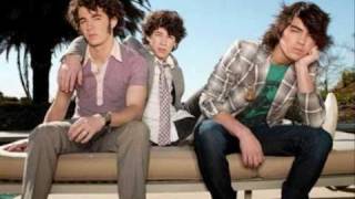 Jonas Brothers - Left My Heart In Scandinavia (with lyrics on screen)