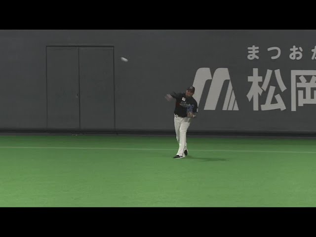 【6回裏】マリーンズ・マーティン アウトをもぎ取る抜群の打球処理と好返球!! 2022年6月17日 北海道日本ハムファイターズ 対 千葉ロッテマリーンズ