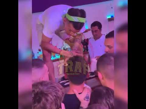 Ο THUG SLIME ΧΑΣΤΟΥΚΙΖΕΙ FAN ΣΕ LIVE SHOW❗#shorts #thugslime #foryou #capital