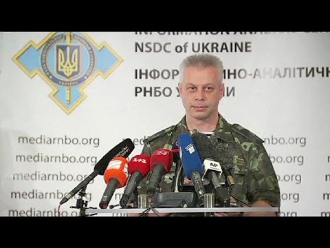 Ukraine: Mariupol digs trenches, prepares to defend city
