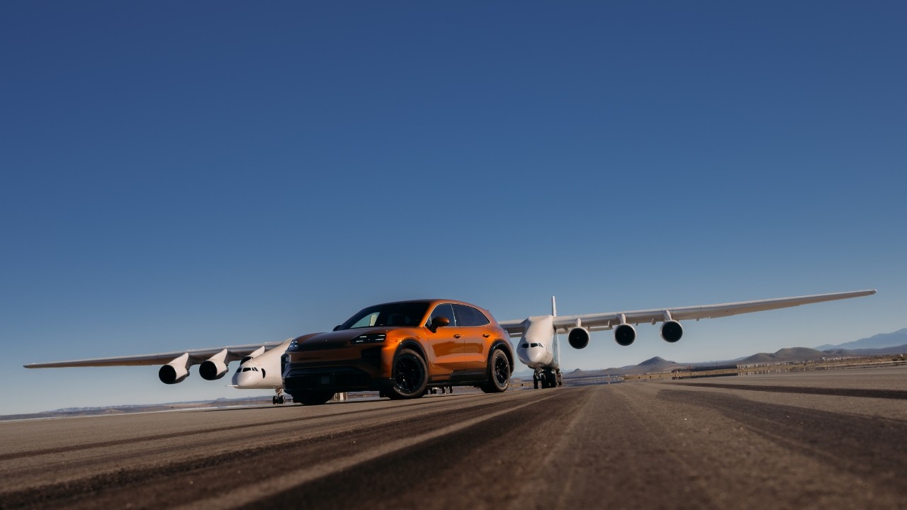 Can the Porsche Cayenne Turbo Electric keep pace with the world's largest aircraft? thumnail
