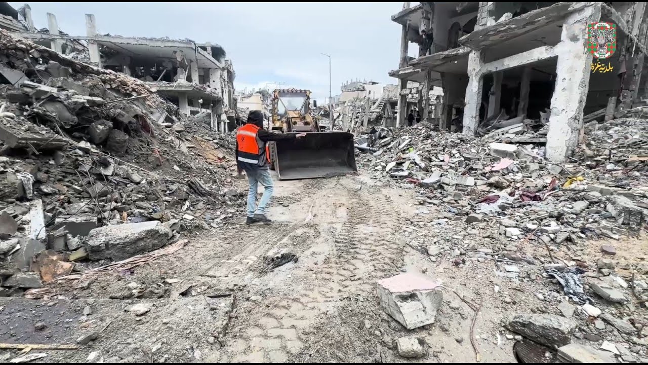 أعمال فتح شوارع في مدينة غزة