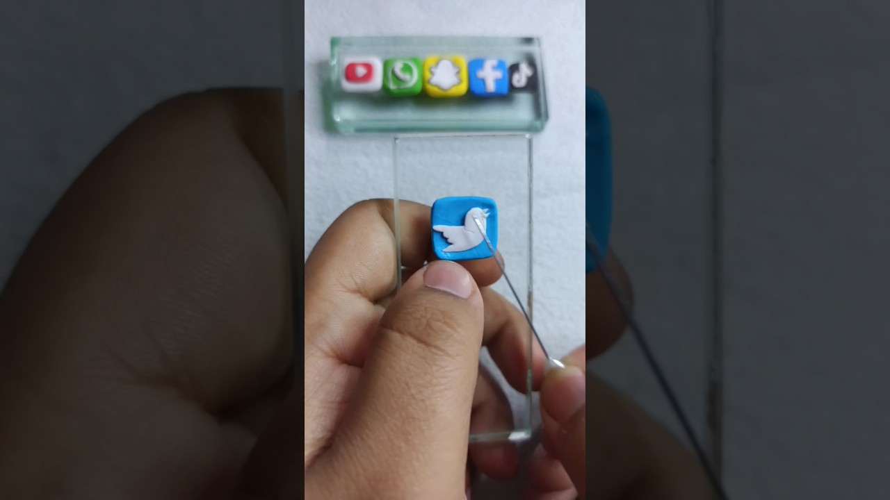 DIY Twitter icon with clay | Social media icons #youtubeshorts #diy