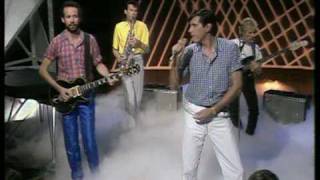 Oh Yeah (On The Radio), Live on Top Of The Pops - Roxy Music (Official Video)