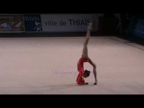 Viktoria SHYNKARENKO (UKR) ball - 2010 Thiais junior AA