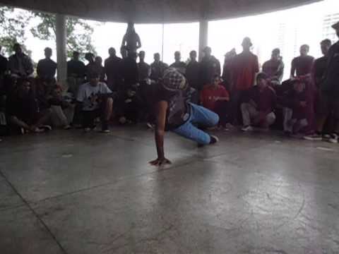True Floor 2014 - Footwork Battle - Gury ( Mega Break ) vs Tantinha