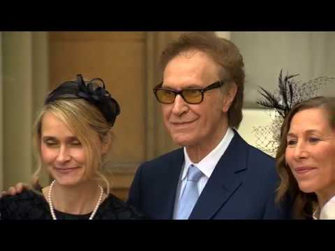 Kinks frontman Ray Davies knighted by Prince Charles | 5 News