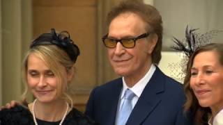 Kinks frontman Ray Davies knighted by Prince Charles | 5 News