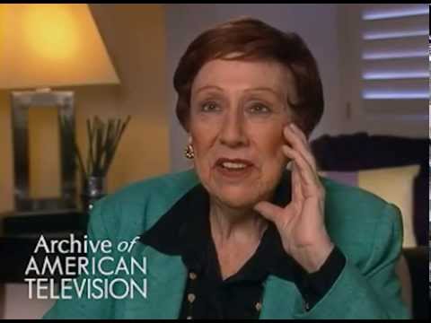 Jean Stapleton discusses turning down the lead in "Murder, She Wrote" - EMMYTVLEGENDS.ORG