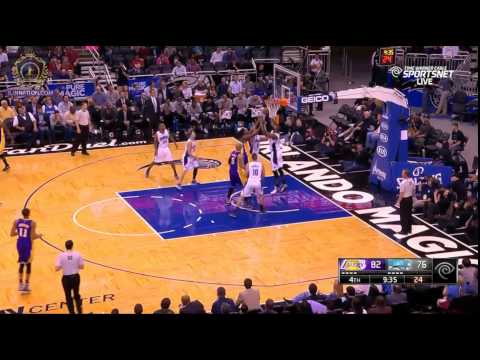 Carlos Boozer blows an ez layup