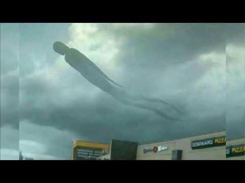 Creepy human-like figure appears in clouds and puts fear into shoppers