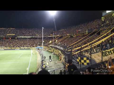 "Hinchada De Peñarol vs Los Leales " Barra: Barra Amsterdam • Club: Peñarol • País: Uruguay