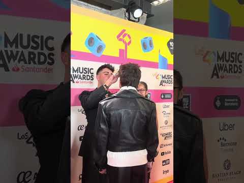 Quédate con quien te cuide tanto como #Juanjo a #Martin 💘 #juanjoot #martinot #los40musicawards