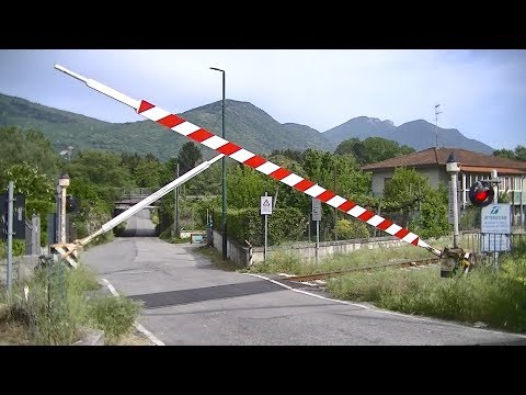 Spoorwegovergang Cesinali (I) // Railroad crossing // Passaggio a livello