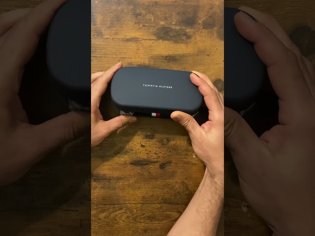 Vídeo relacionado con Tommy Hilfiger Gafas de Sol TH 1718/S BLACK/GREY 56/16/145 hombre