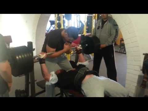 Uroš Sodec bench press 257,5 kg (567lbs)