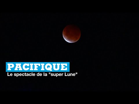 La "super Lune" rouge, un spectacle dans le Pacifique
