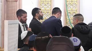 שיעור חיזוק לעם ישראל עם הרב יוסף חיים גבאי שליט"א והרב שניר גואטה שליט"א (הרב יוסף חיים גבאי) - התמונה מוצגת ישירות מתוך אתר האינטרנט יוטיוב. זכויות היוצרים בתמונה שייכות ליוצרה. קישור קרדיט למקור התוכן נמצא בתוך דף הסרטון