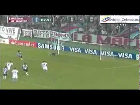 Criminal patada a Ronaldinho Gaúcho - Arsenal V.s Atl. Mineiro -