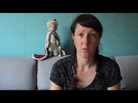 Yarn Crowns in honour of Queen Elizabeth II & finished Kria Shawl