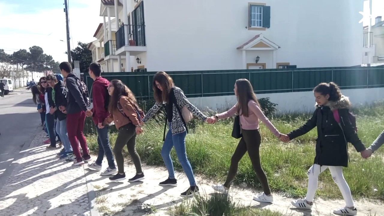 Cordão Humano pela escola secundária da Quinta do Conde