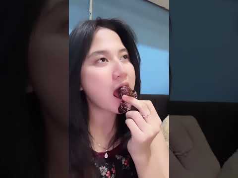 INTAN AFIFAH MAKAN COKELAT...