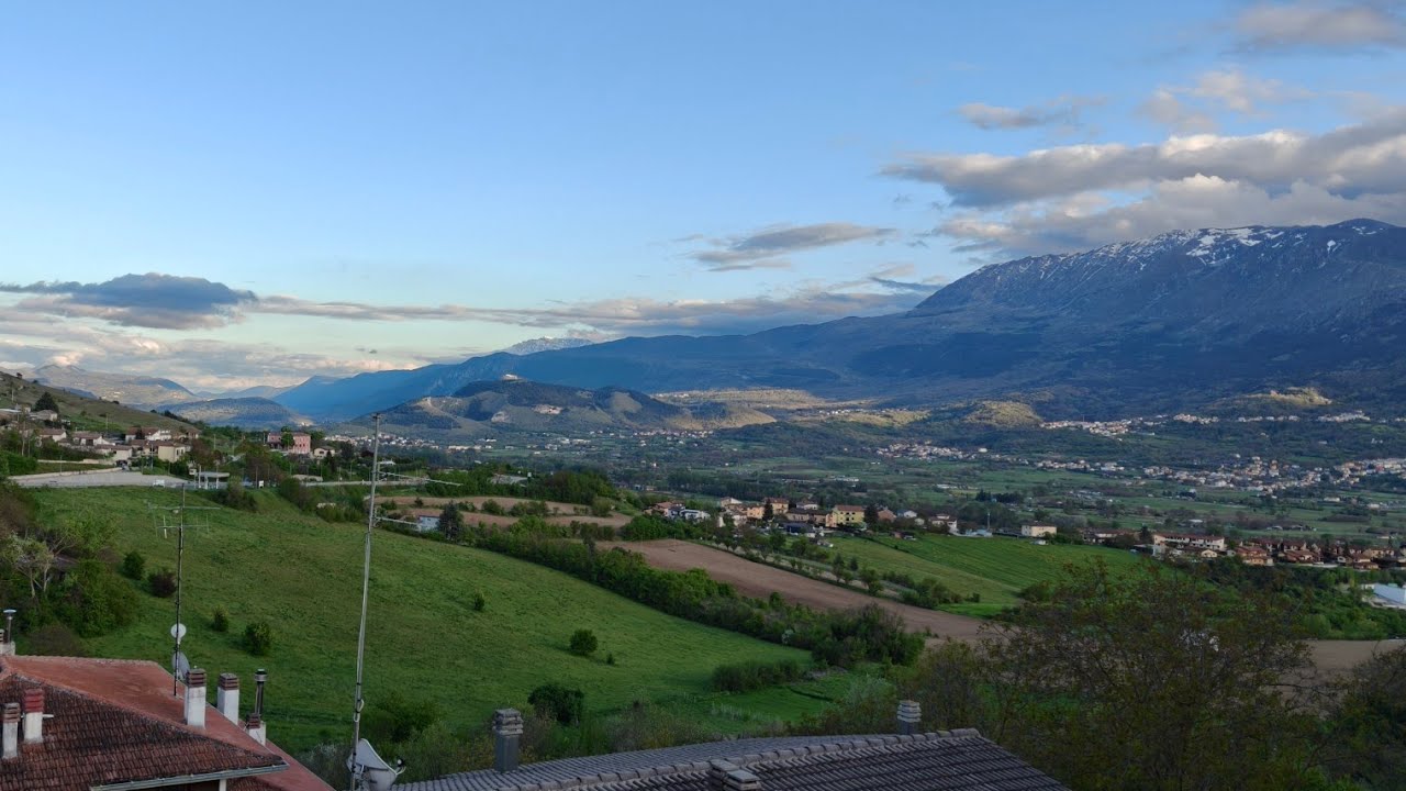 Live webcam view of L'Aquila Est Panorama over the Valley