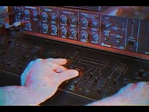 Valmont - Anvers (on 1975 Arp Axxe & 1982 Ibanez UE400)