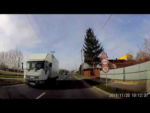 VIGYÁZZ MAGADRA!  "Elsőbbségadás minek? Tegnap se jött senki!"