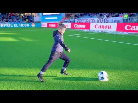 Preben skyter straffe med Strømsgodset. Fotballtrøyefredag