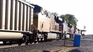 preview picture of video '6 Union Pacific Locomotives on CSXT E699-06!!!! (10/06/2011) Including a SP!'