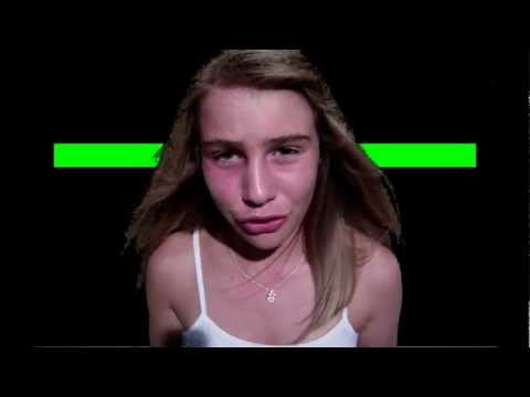 CHARLENE OLIVIER -  'n Held elke dag (Sync'd)