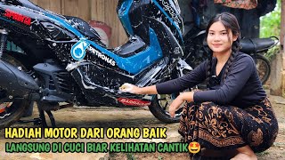 Download lagu SURPRISING‼️IT TURNS OUT THIS IS THE SUCCESSFUL BUSINESSMAN WHO GAVE A MOTORCYCLE GIFT TO NENG YU... mp3 Download lagu SURPRISING‼️IT TURNS OUT THIS IS THE SUCCESSFUL BUSINESSMAN WHO GAVE A MOTORCYCLE GIFT TO NENG YU... mp3