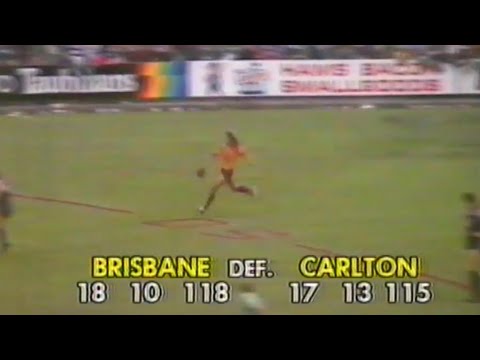Warwick Capper kicks winning goal vs Carlton in 1989