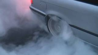 preview picture of video 'BMW E36 328i LSD burnout'