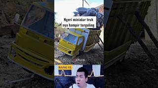 Download lagu Ngeri miniatur truk muatan terlalu banyak sampai mau terguling #shorts #reactionvideo#react#eldanboy mp3