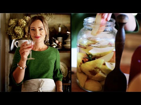 What I'm Sipping: Flavored Gin Recipe | Pear & Cinnamon | Seasonal Drink