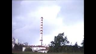 preview picture of video 'Demolizione camino Cerestar di Castelmassa - 8/08/1996'