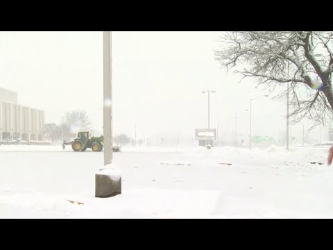 Snow keeps coming down in Roanoke