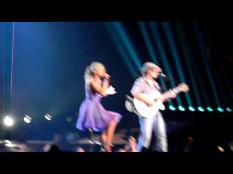 "I'm Yours" - Taylor Swift & Jason Mraz - Staples Center - Los Angeles - 08/24/11