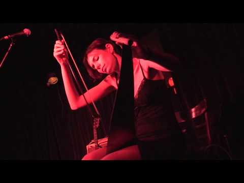 Nicki Jaine plays the musical saw 8 16 2009