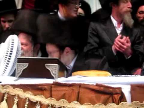 Rachmistrivke wedding Chosen entering.