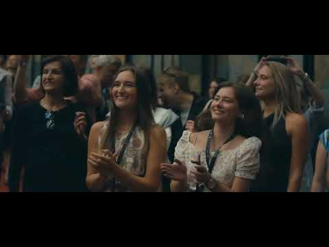 ⎠57th KVIFF⎛ Moment of the Day: Eugene Hütz from Gogol Bordello made the audience dance