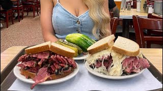 Download lagu We take you on an #ASMR tour of our trip to the world famous Katz's Deli in NYC! 🥰 mp3
