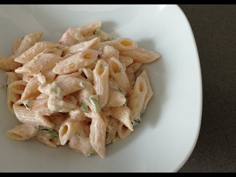 PASTA CREMOSA ZUCCHINE E GAMBERI un primo piatto sfizioso velocissimo da preparare