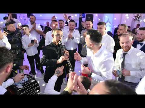 Klarinetisti Elton Turtulli qe bën super atmosfer në dasëm mban frymen mbi 2min / Dasma  Andi Rira