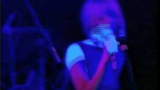 Nicola Hitchcock &quot;enough love&quot; live