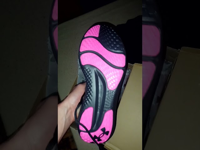 Vídeo relacionado con Under Armour UA W Charged Speed Swift, Zapatillas Mujer, Halo Gray Halo Gray Shaded Fuchsia, 40 EU