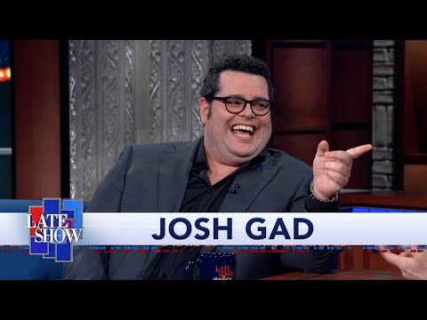 ジョシュ・ガッドヒュー・ローリーとの仕事は「ケツの穴の痛み」だった (Josh Gad: Working With Hugh Laurie Was A "Pain In The Ass")