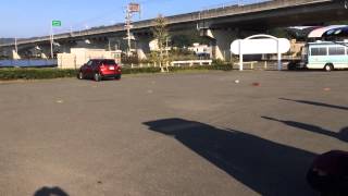 某公園駐車場にて